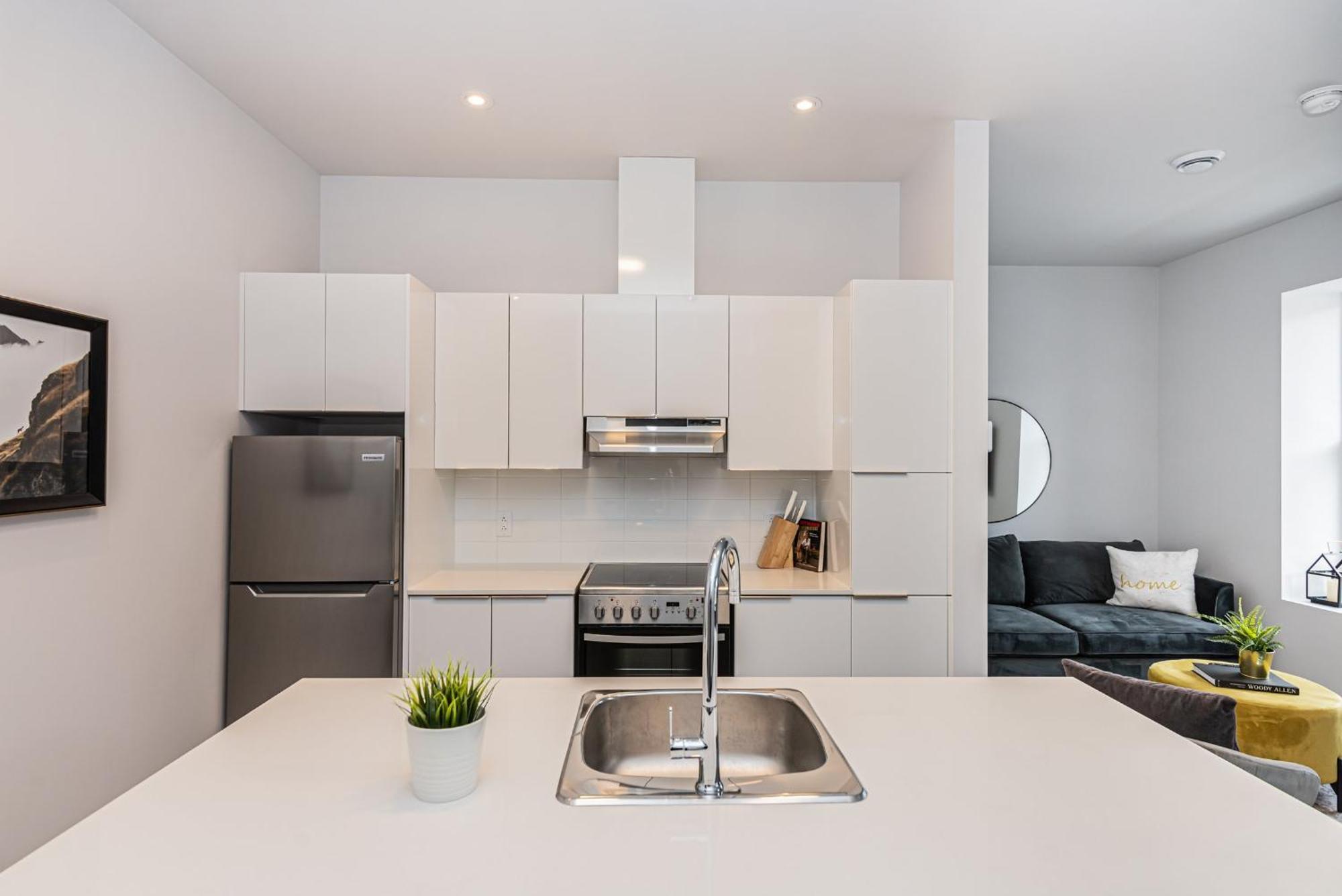 Stylish & Fun 1 Bedroom Apartment In Le Plateau By Den Stays Montreal Room photo