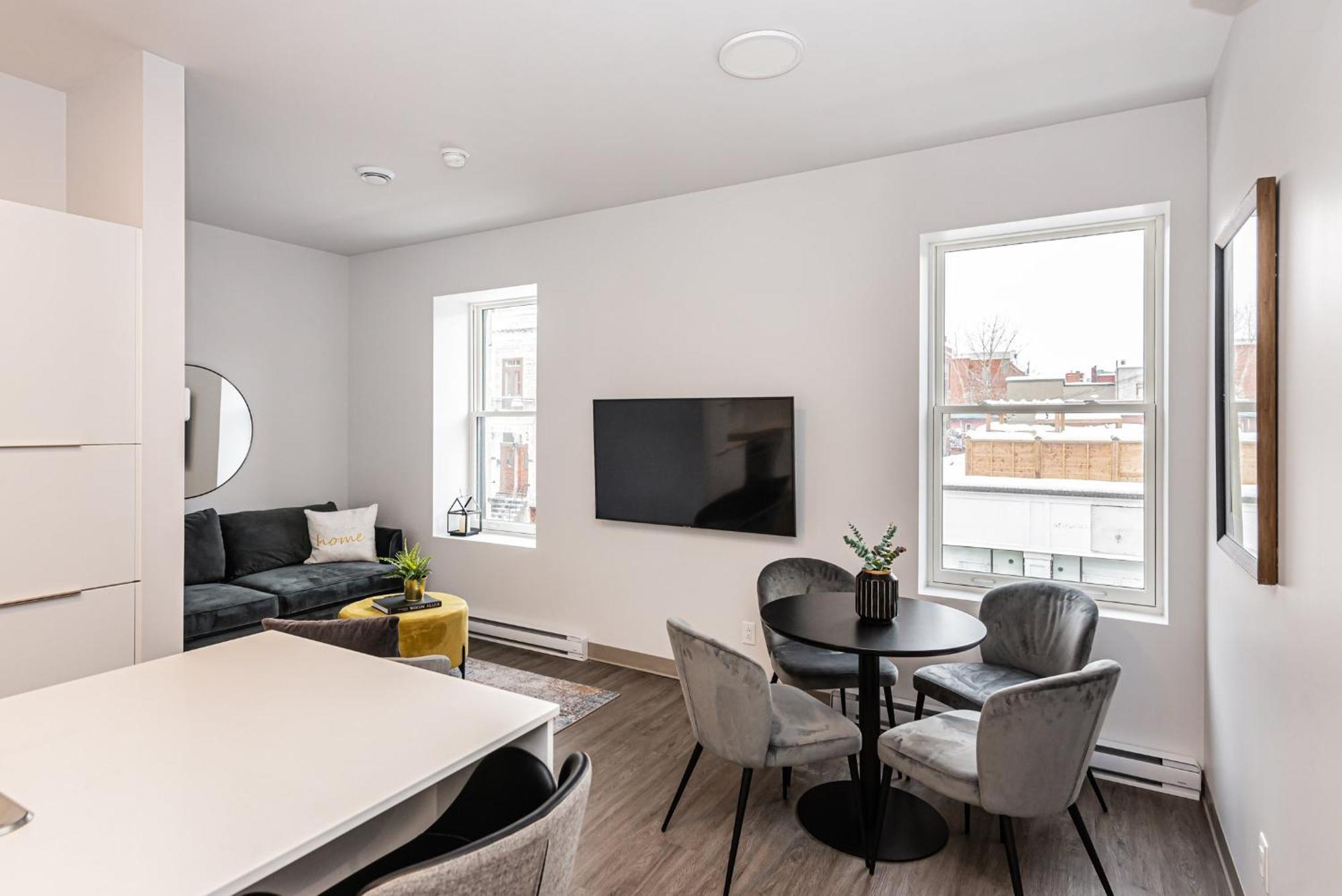 Stylish & Fun 1 Bedroom Apartment In Le Plateau By Den Stays Montreal Room photo