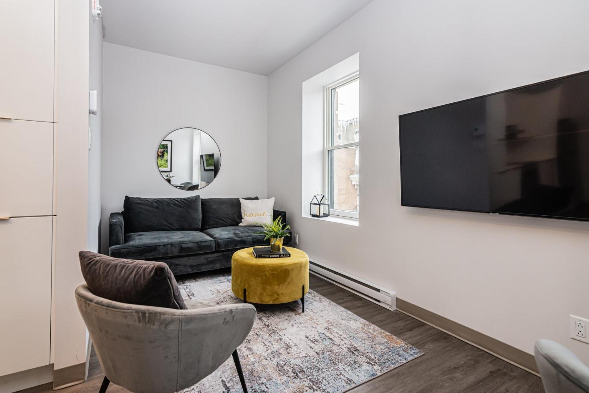 Stylish & Fun 1 Bedroom Apartment In Le Plateau By Den Stays Montreal Room photo