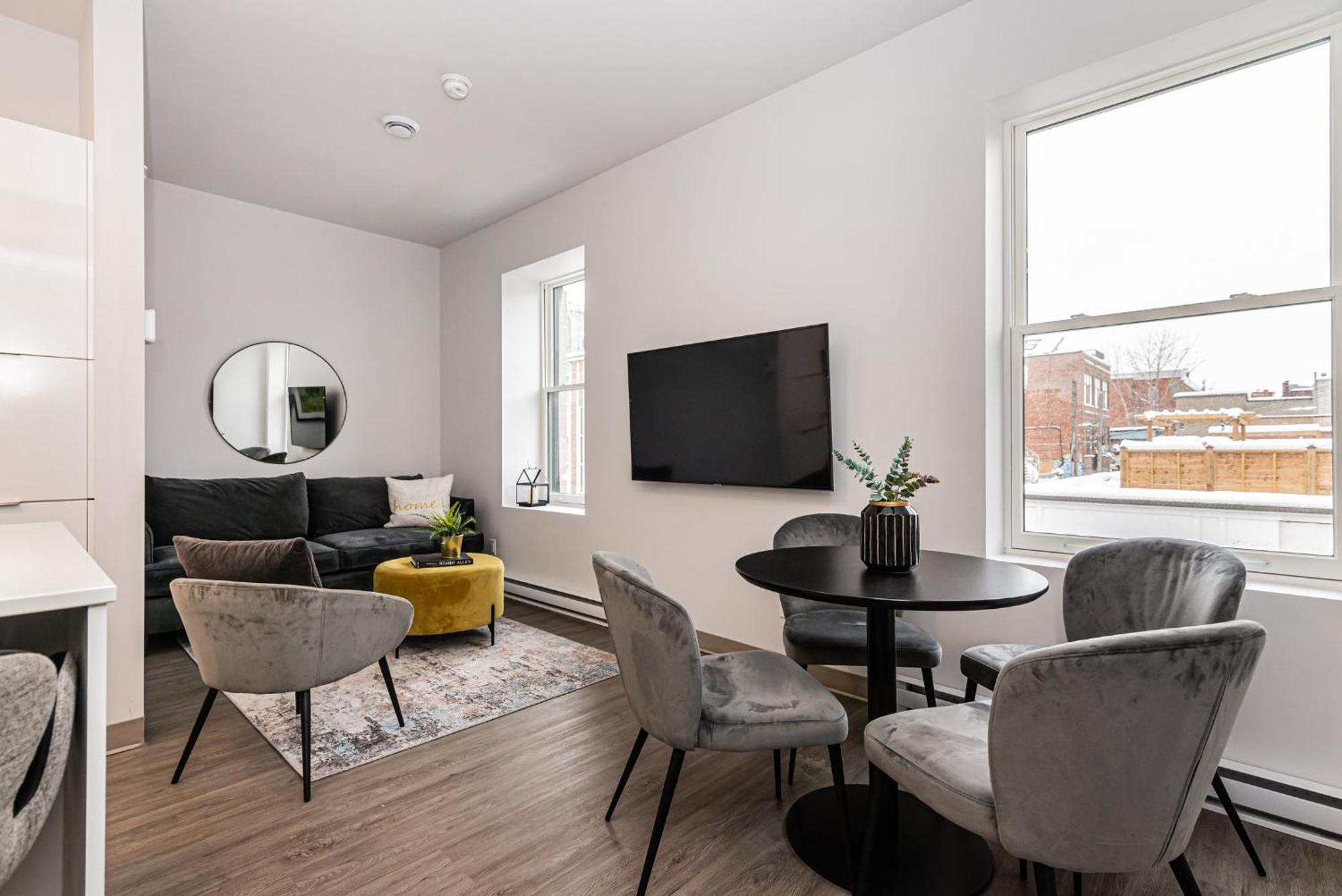 Stylish & Fun 1 Bedroom Apartment In Le Plateau By Den Stays Montreal Room photo